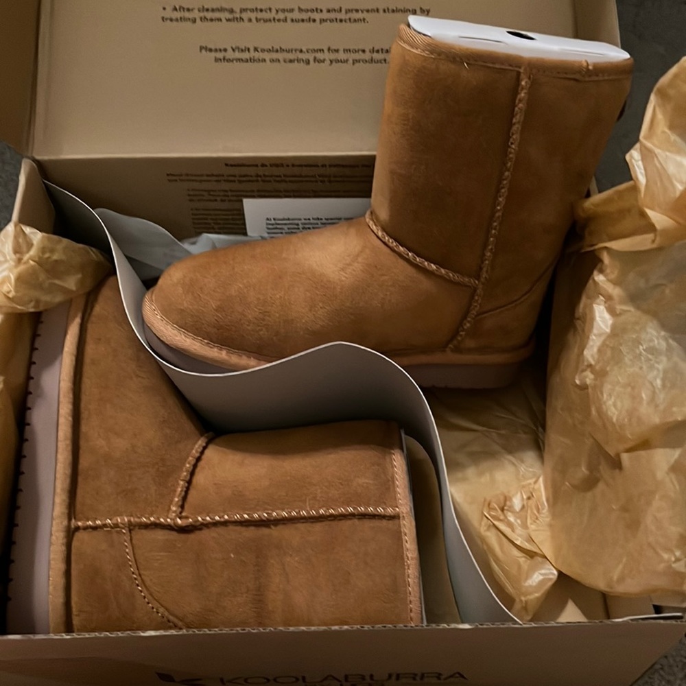 KOOLABURRA BY UGG boots size 12, new in box, Chestnut color